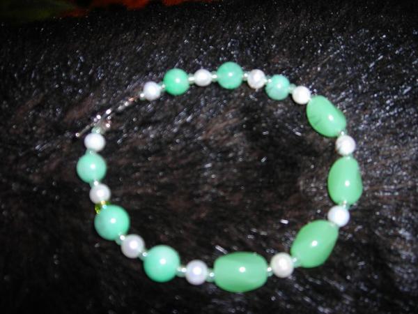 Jade and small pearls  7817