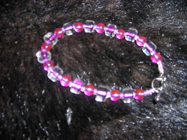 Glass bracelet         7840